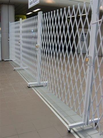 crowd control airports